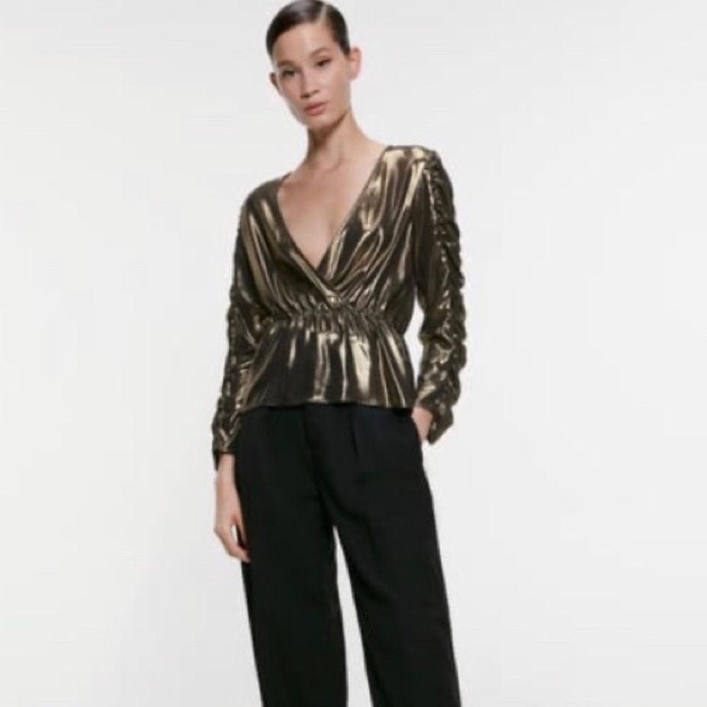 HP!! 🎉NEW Zara Metallic Ruched Top